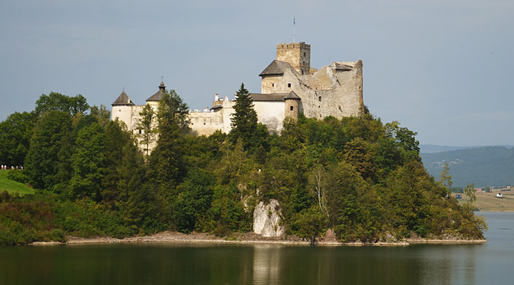 Mysterious Niedzica Castle (Dunajec): one of the darkest and most beautiful castles of Poland