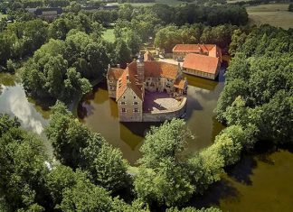 Vischering castle: an old moated fortress in the Münster region
