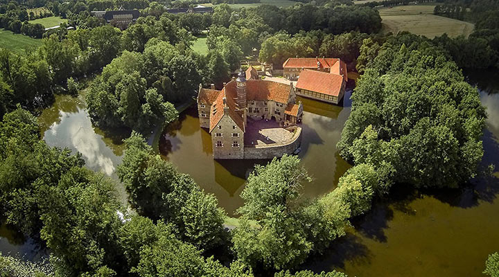 Vischering castle: an old moated fortress in the Münster region