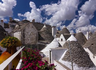 Alberobello: a fairy tale town with the most unusual buildings