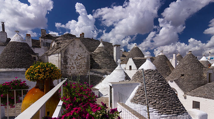 Alberobello: a fairy tale town with the most unusual buildings