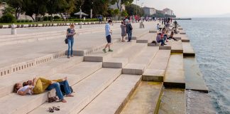 Это похоже на обычную лестницу. Но дождитесь, пока появится волна — это просто невероятно!