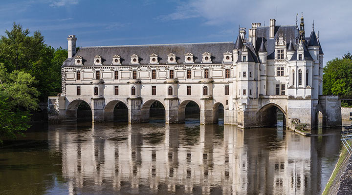 Famous Château de Chenonceau: one of the most beautiful castles in France