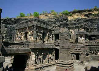 Kailasa temple: unique Hindu temple carved out of one single rock Кайласанатха