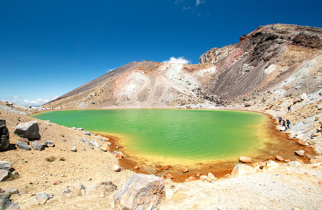 Emerald lake in Tongariro National Park