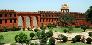 Fort Jaigarh: petrified legend of India