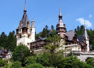 Peleș Castle: luxurious residence of Romanian monarchs