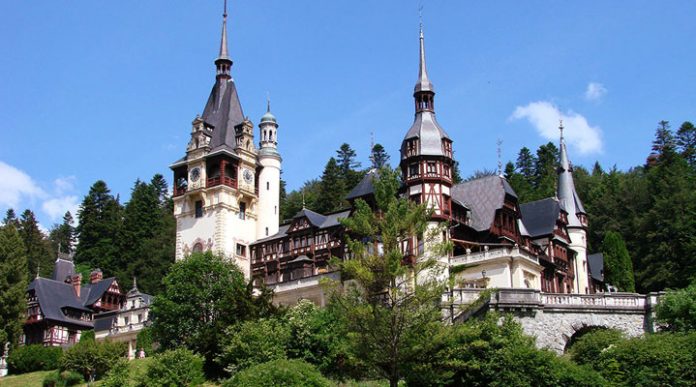 Peleș Castle: luxurious residence of Romanian monarchs