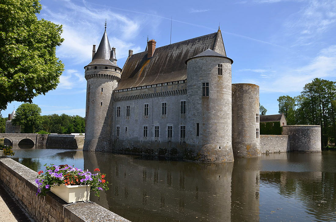Sully-sur-Loire castle