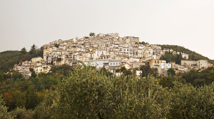 Pretoro: a cozy Italian town located right on the mountain slope
