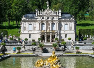 Linderhof Palace: a small but extravagant ensemble of the Mad King