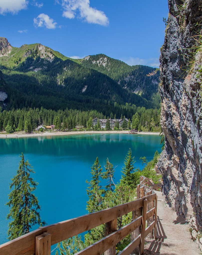 Lake Prags: the most picturesque lake in Europe - Travel site