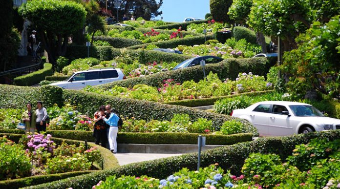 Lombard Street in San Francisco: the crookedest street in the world