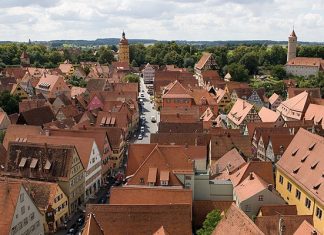 Dinkelsbühl: a traditional old town on the border of Bavaria and Baden-Württemberg