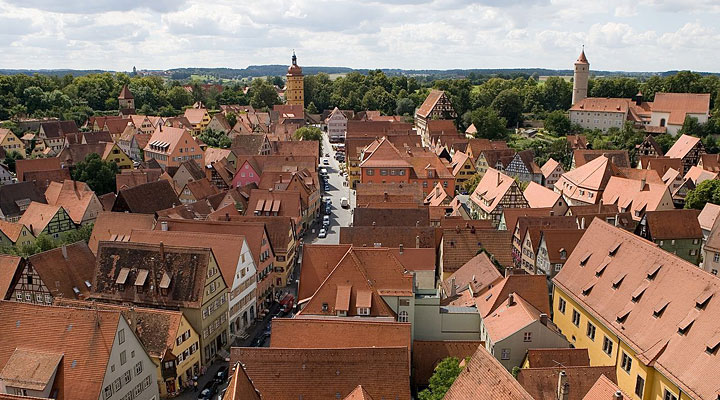Dinkelsbühl: a traditional old town on the border of Bavaria and Baden-Württemberg
