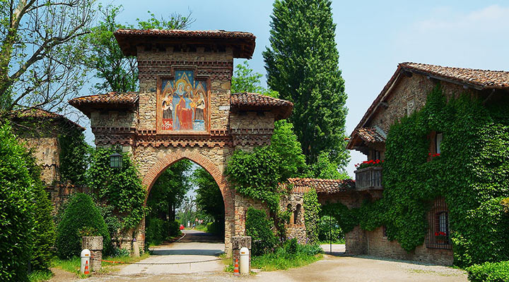 Grazzano Visconti: tiny Italian village that looks like a fairytale place