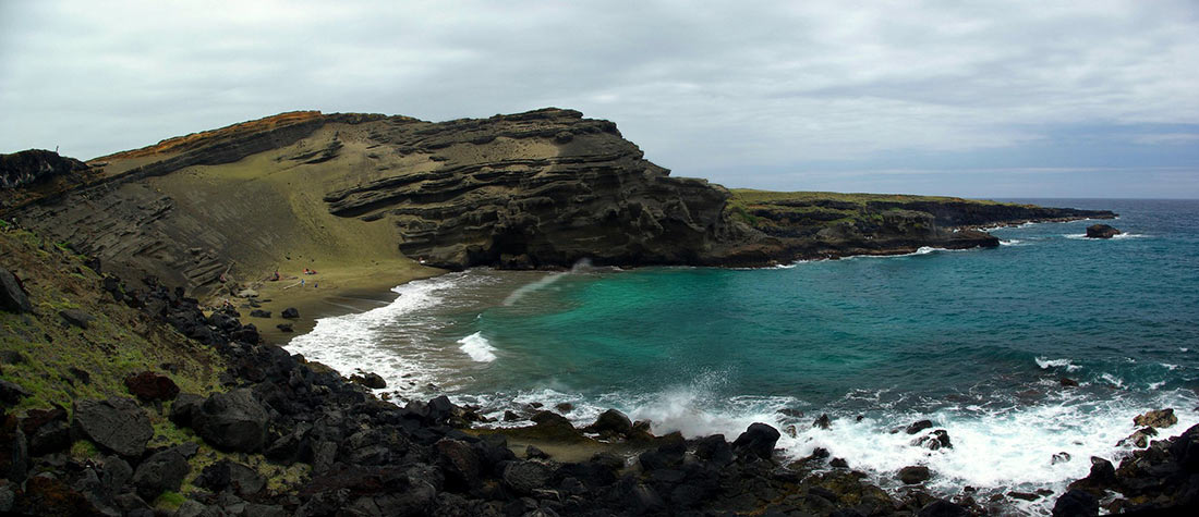 Papakolea green sand beach