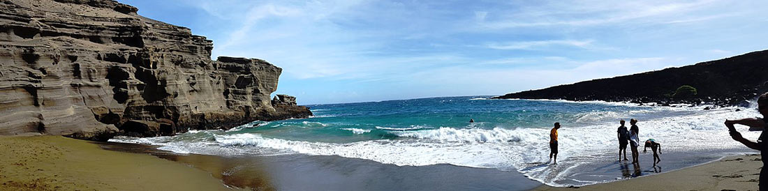 Papakolea green sand beach