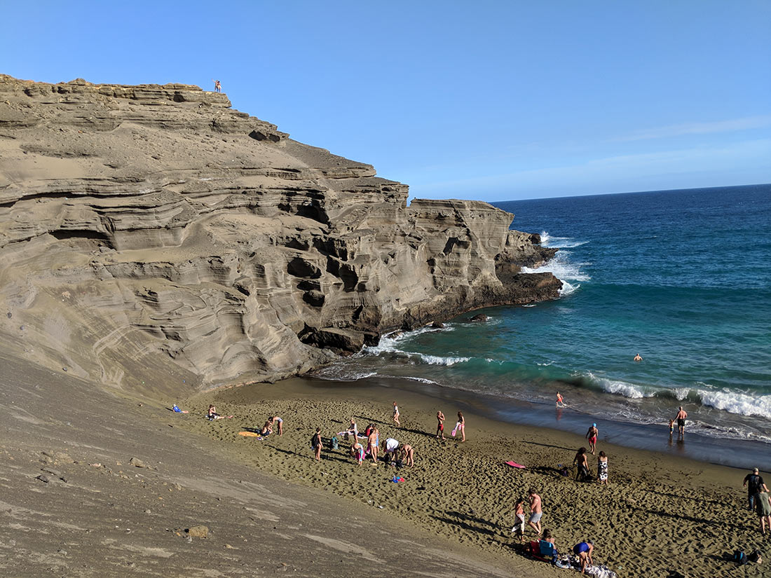 Papakolea green sand beach