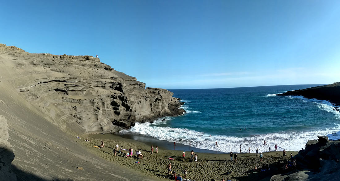 Papakolea green sand beach