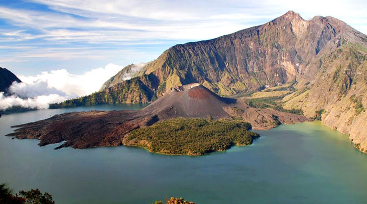 Mount Rinjani: one of the most beautiful places in Indonesia