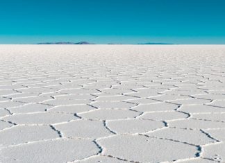 Salar de Uyuni Salt Flats: the largest mirror in the world!