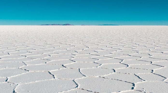 Salar de Uyuni Salt Flats: the largest mirror in the world!
