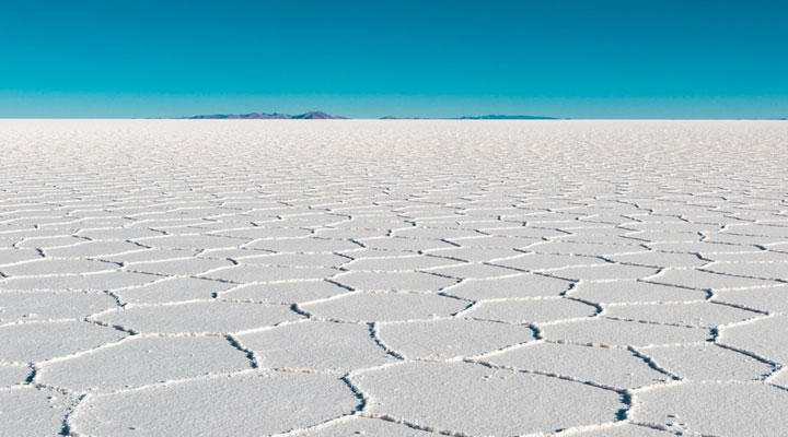 Salar de Uyuni Salt Flats: the largest mirror in the world!
