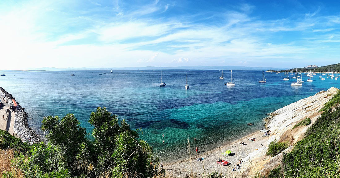 Beach on the island of Île de Porquerolles