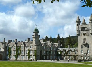 Palaces and Castles of British Kings and Queens: 7 Gems of the Royal Crown