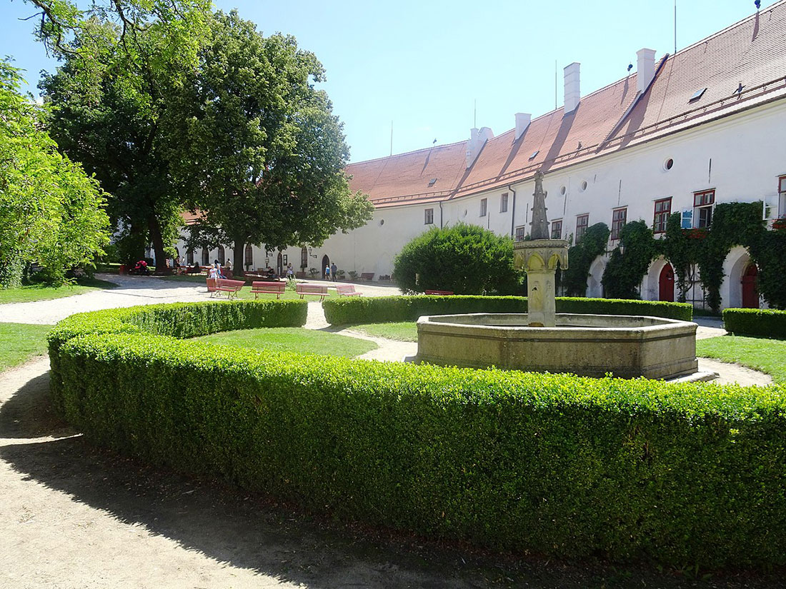 Inner courtyard of the Bitov Castle with a fountain
