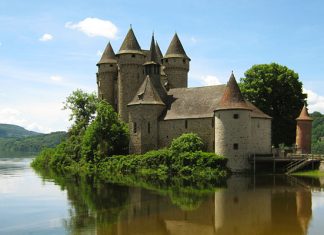 Castles in Dordogne: 10 Stunning Ancient Buildings