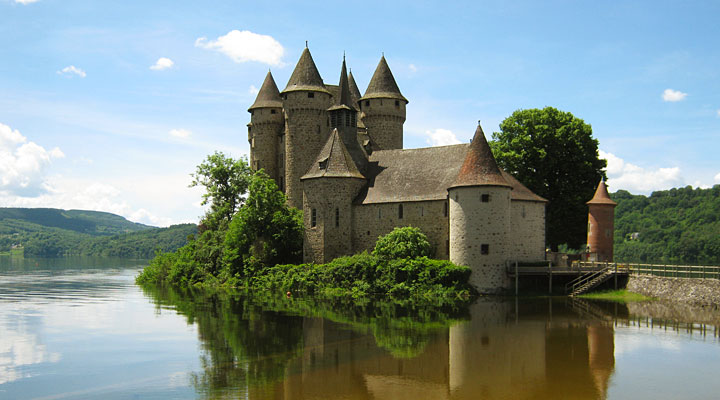 Castles in Dordogne: 10 Stunning Ancient Buildings