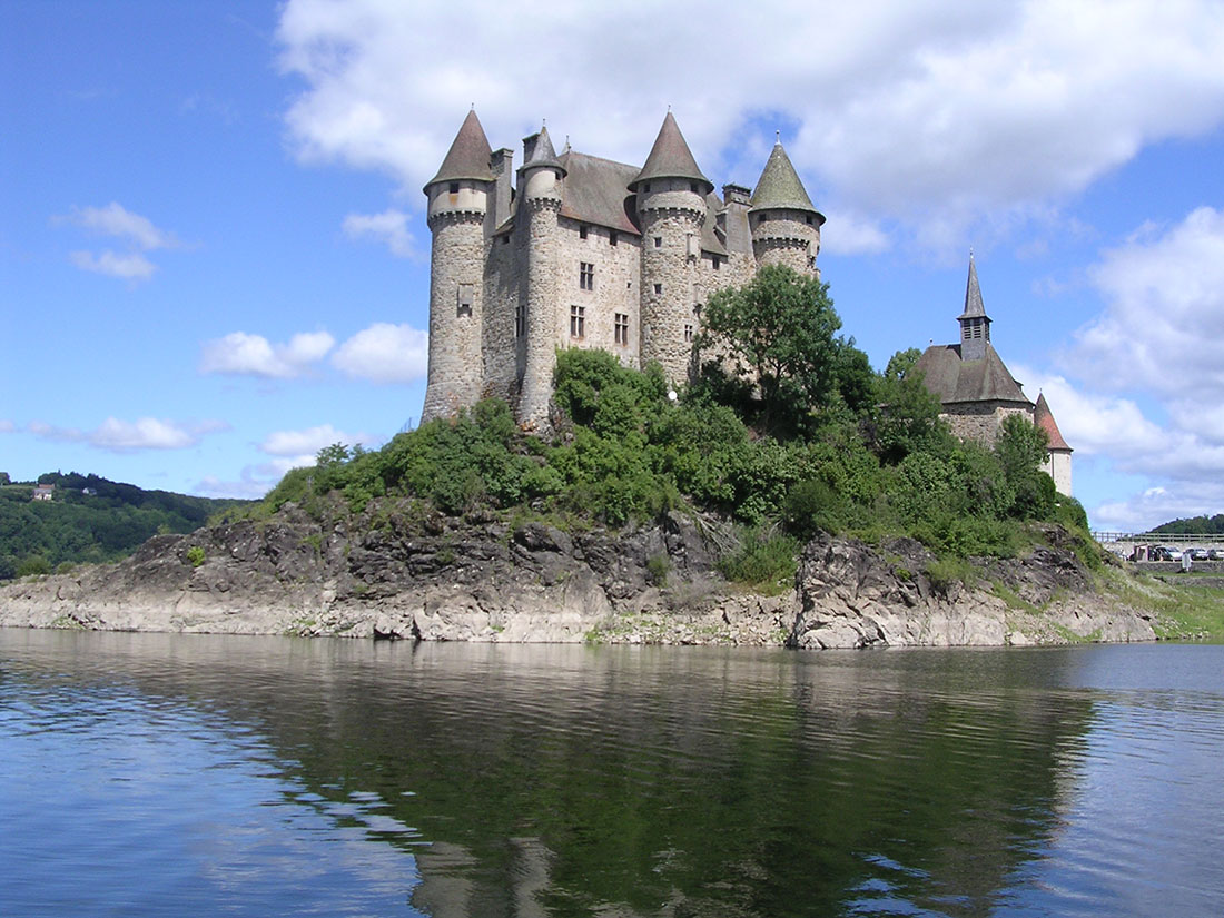 View of the Château de Val from the water