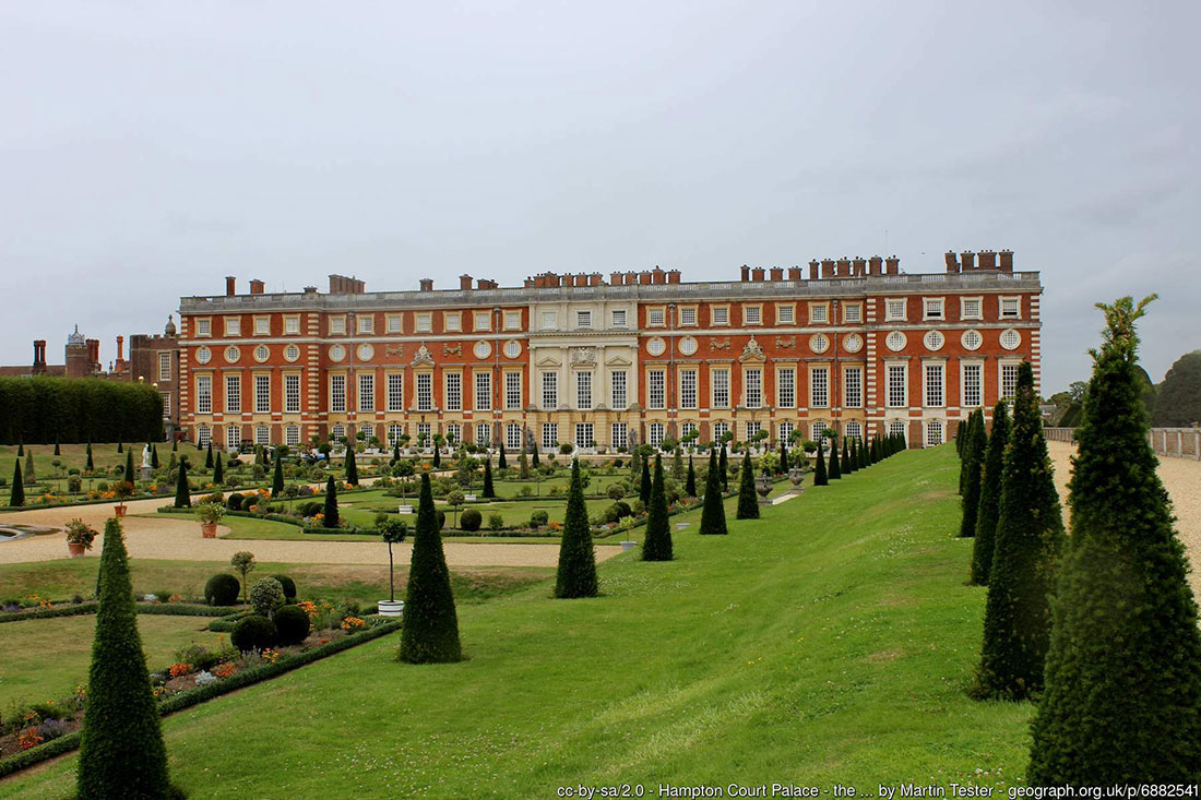 The south façade of the Hampton Court Palace