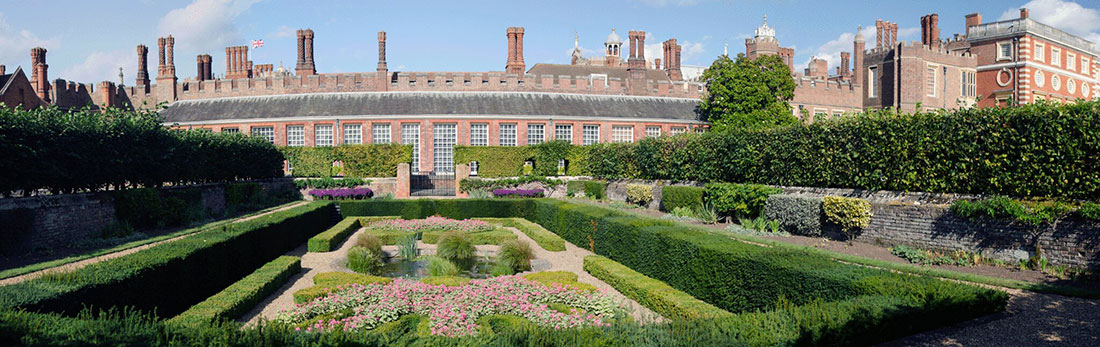 Garden with a pond at the Hampton Court Palace