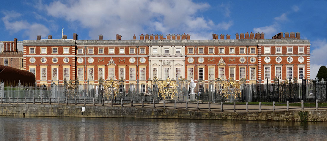 The south façade of the Hampton Court Palace