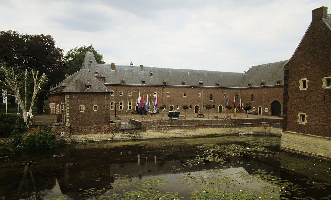 Moat and Hoensbroek Castle courtyard