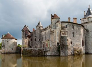 Château de La Brede: the ancestral home of the philosopher Montesquieu