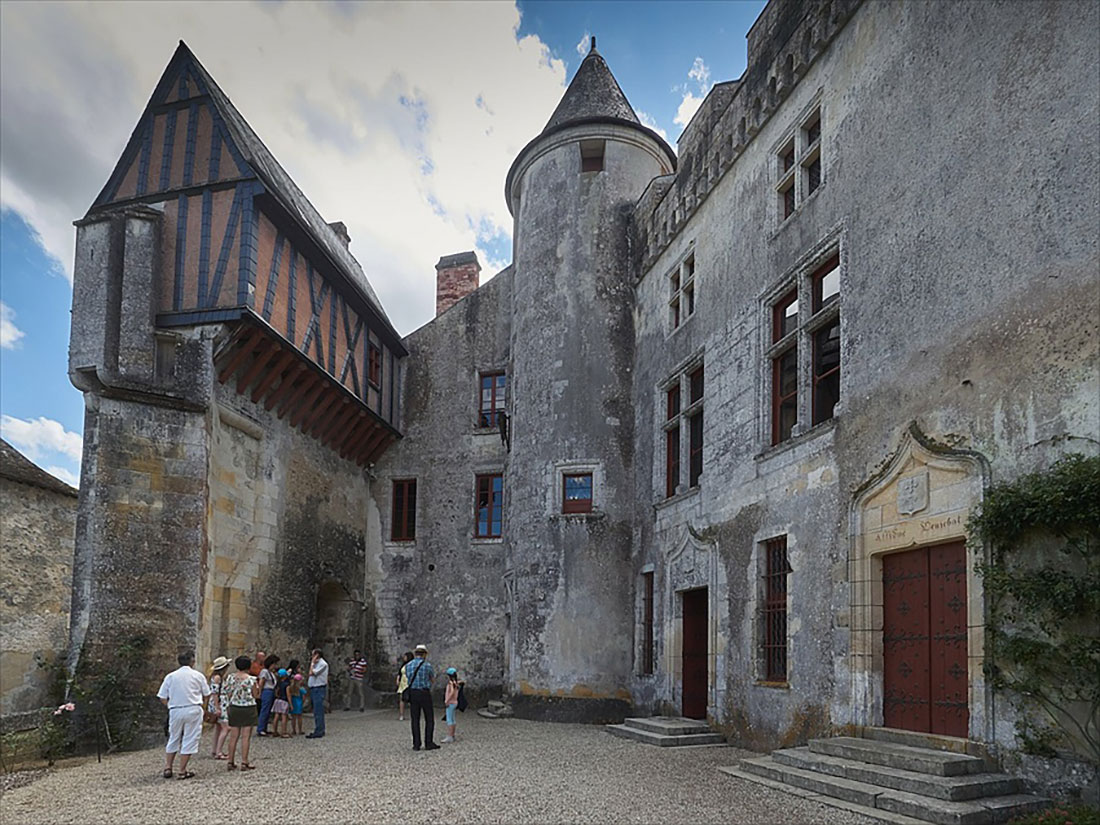 The courtyard of the castle La Brede