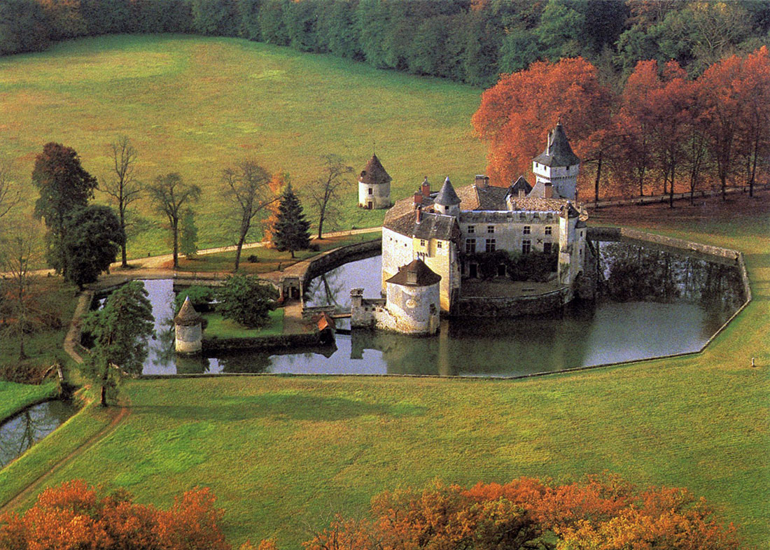 View of the castle La Brede from a bird's eye view