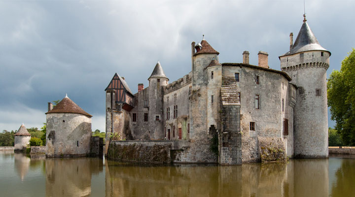 Château de La Brede: the ancestral home of the philosopher Montesquieu