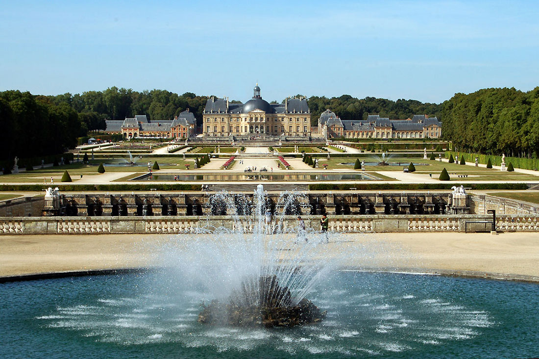 View of the palace of Vaux-le-Vicomte from the southern gardens