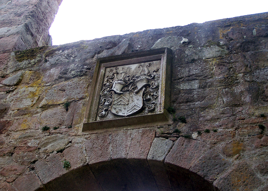 Coat of arms of the Berlepsch family on the castle wall