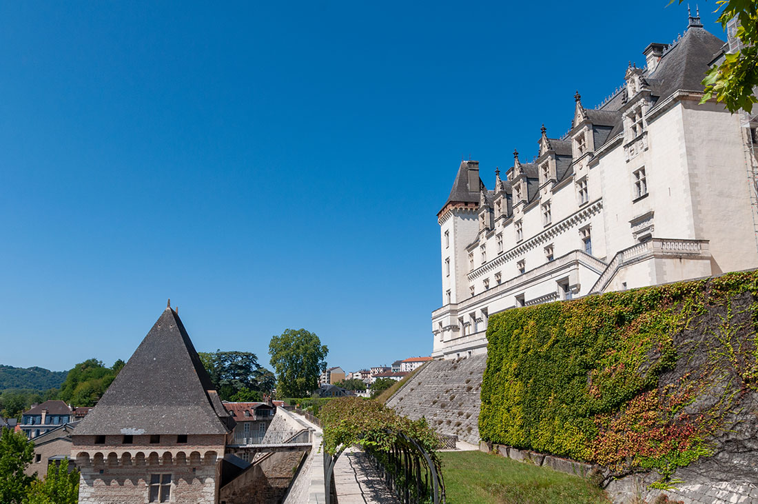 Pau Castle