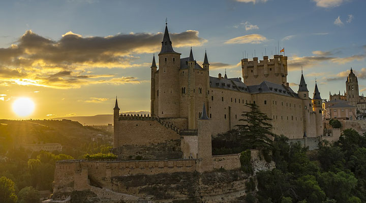 Alcazar of Segovia: the favorite residence of the Spanish monarchs