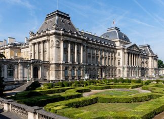 Royal Palace of Brussels: the luxurious residence of the Belgian monarchy