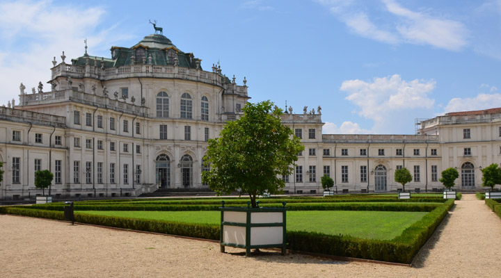 The Residences of the Royal House of Savoy: centers of power of the Dukes of Savoy