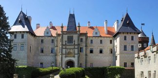 Zleby Castle: one of the most charming romantic buildings in the Czech Republic