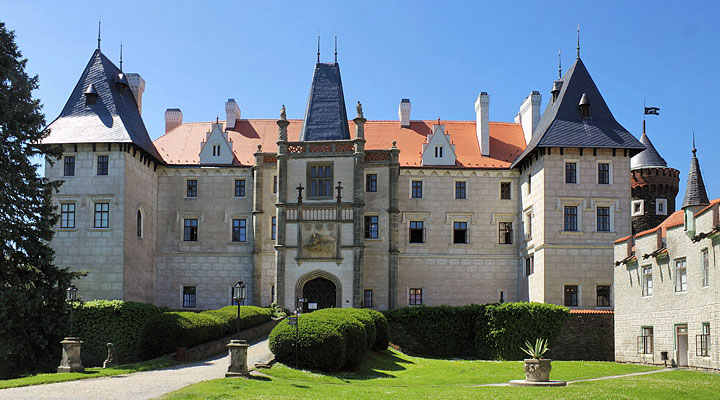 Zleby Castle: one of the most charming romantic buildings in the Czech Republic
